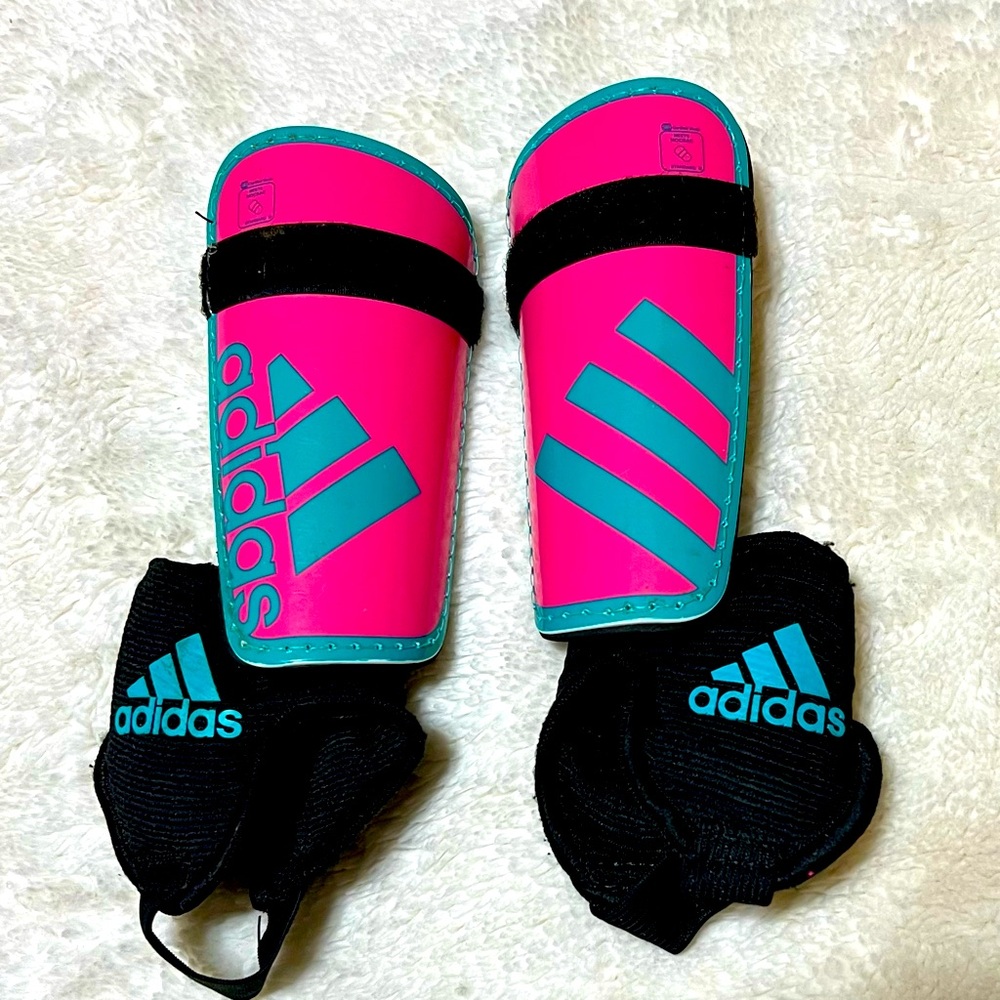 Adidas. Little girls shin guards. Barely worn. Size medium. Excellent condition